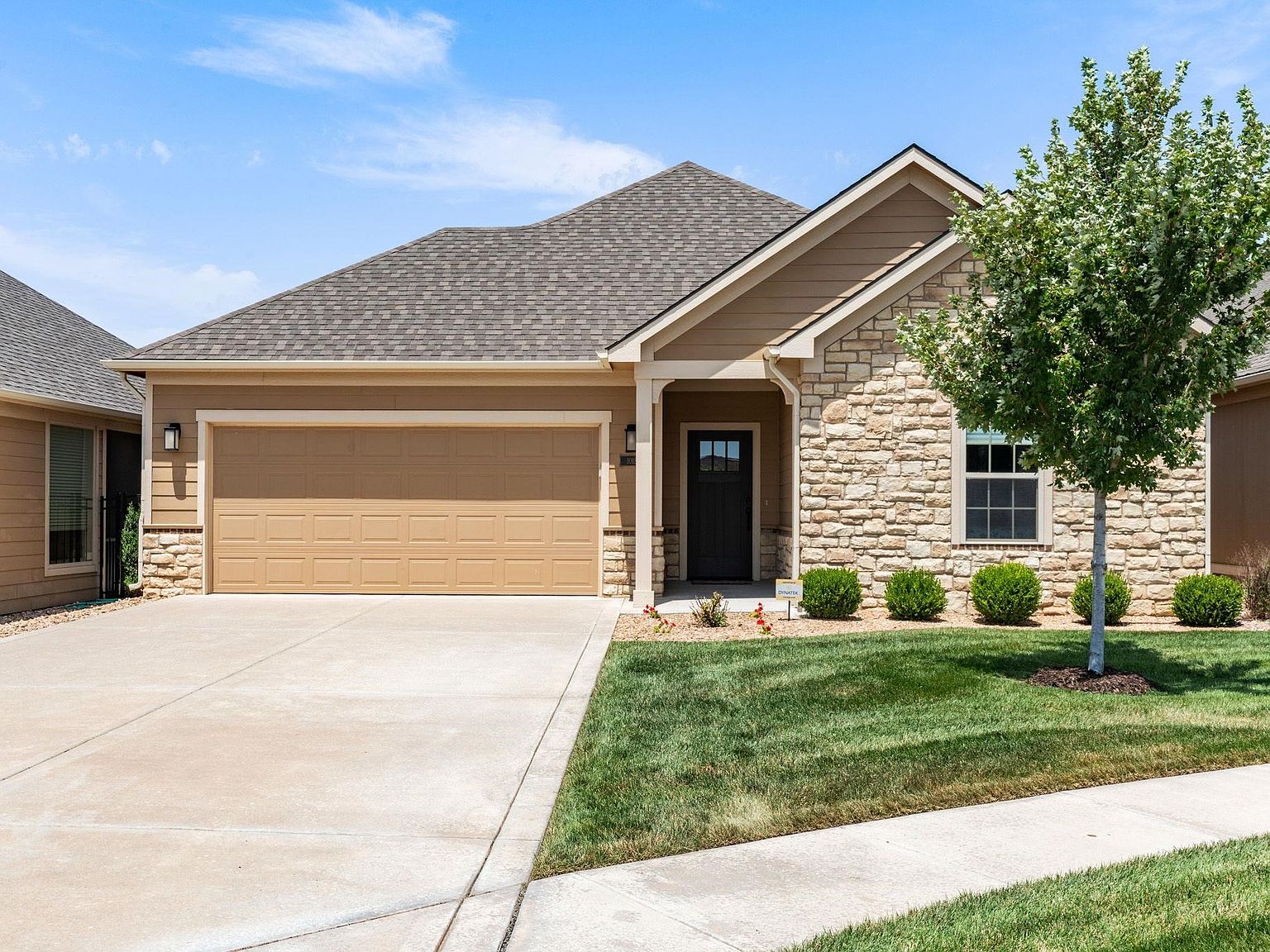 1018 E Cross Creek Pl