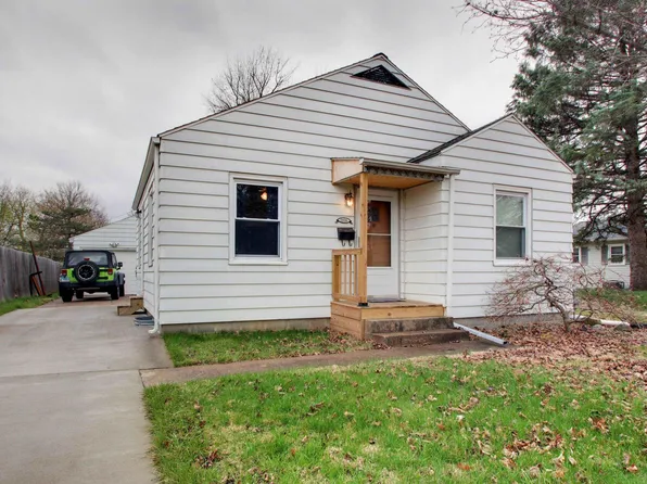 2016 Adams St, Quincy, IL 62301