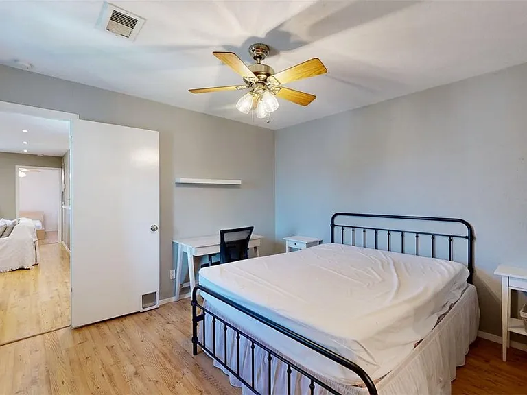 1901 Holleman Dr W #412 — Photo 14