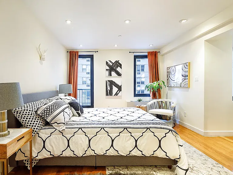 215 E 81st St #4B — Photo 3