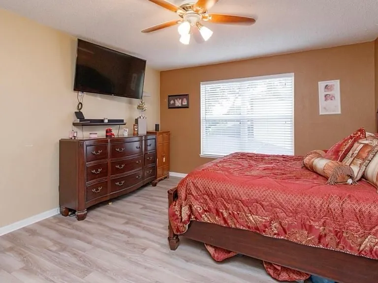 14601 Old Forest Ct — Photo 8