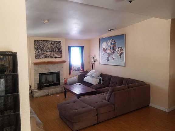 5th image of 902 N Azusa Ave
