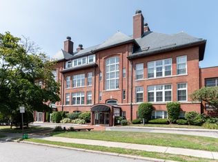 51 Pettee St APT 27, Newton, MA 02464