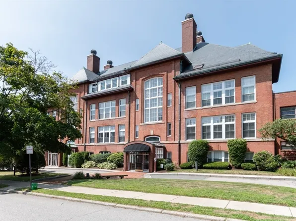 51 Pettee St APT 27, Newton, MA 02464