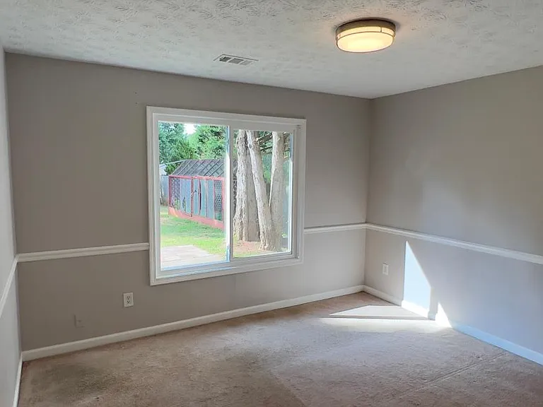920 Grace Dr — Photo 9