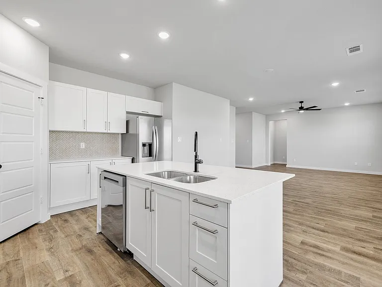 3827 Clovis St — Photo 35