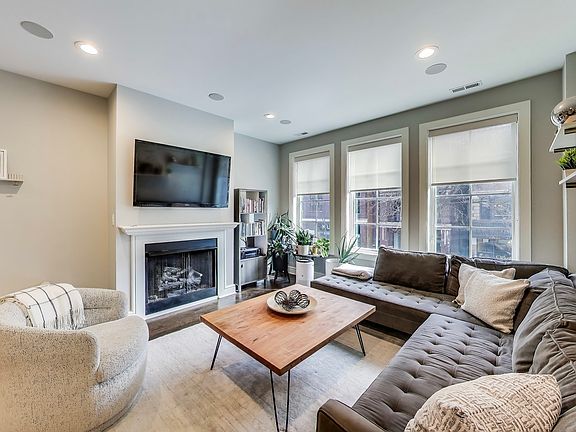 3rd image of 2136 W Belmont Ave #2