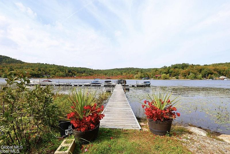 3rd image of 44 Brant Lake Estates Road