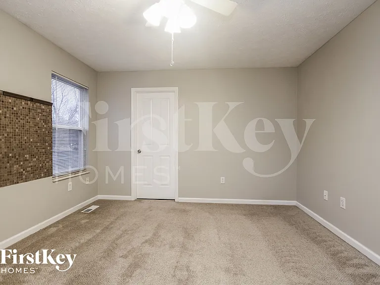88 Bradford Ct — Photo 6