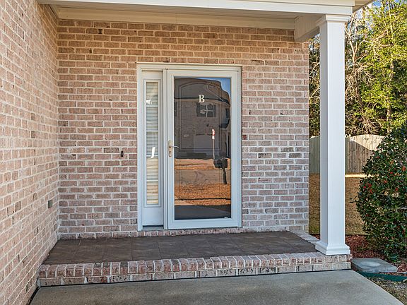 4th image of 1624 B Cambria Dr