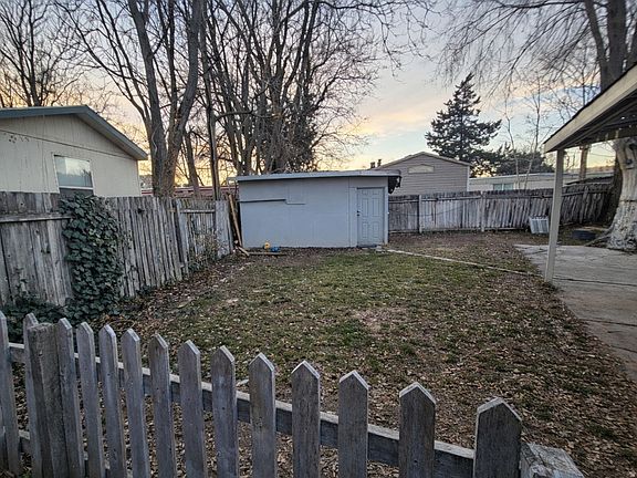 4th image of 8812 S Stratford Cir