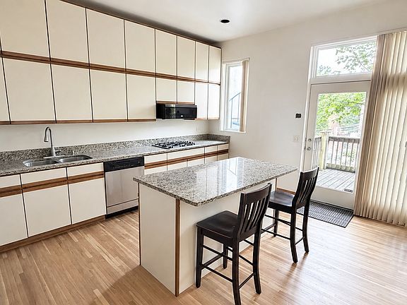 4th image of 534 W Dickens Ave Floor 2