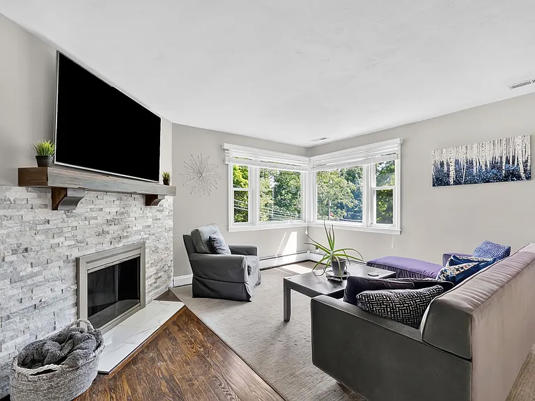 197 Wassuc Rd — Photo 10