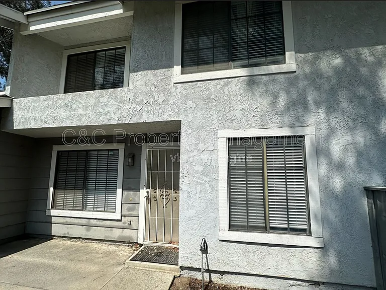 1380 W 48th St #116 — Photo 2