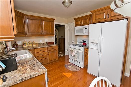 4th image of 3871 Clearview Ave