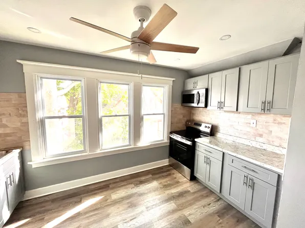 73 Hubinger St #3, New Haven, CT 06511