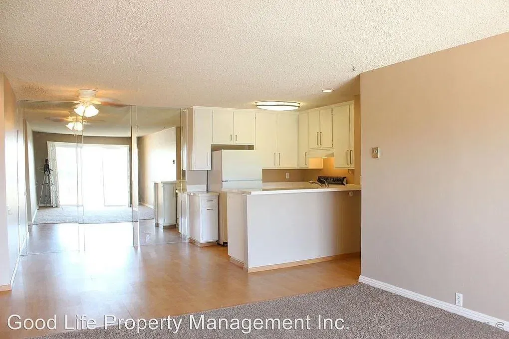 2 bed, 2.0 bath, 1033 sqft, $3,300 — Photo 3
