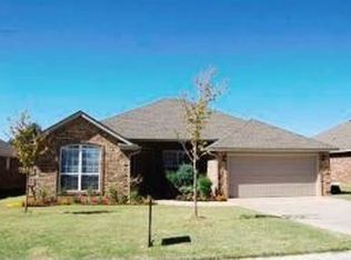 515 S Pointe Ln, Mustang, OK 73064