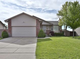 1009 N Springwood St, Goddard, KS 67052