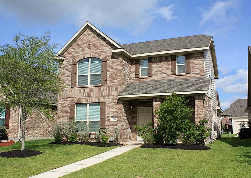 Like new in the heart of Eagle Springs.