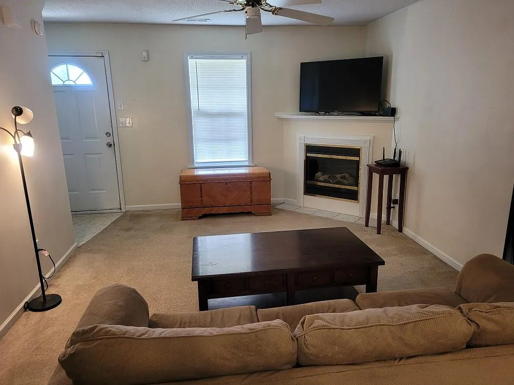 2 bed, 2.5 bath, 1152 sqft, $1,390 — Photo 3