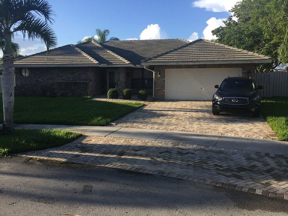 2nd image of 14210 Somerset Pl