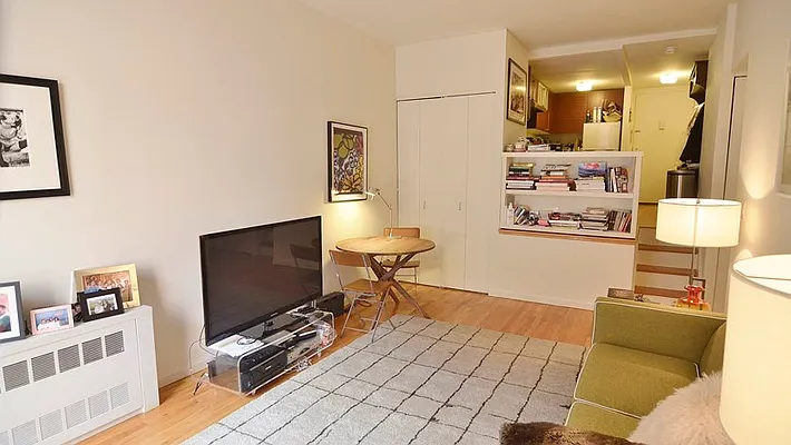 Rented by Park Property Advisors | media 1