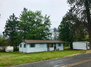 615 Crestview Loop, Grants Pass, OR 97527