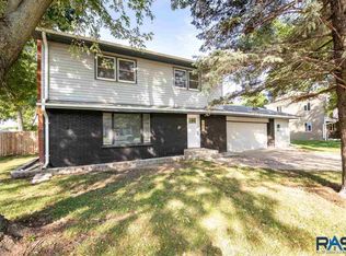 101 N Needles Dr, Brandon, SD 57005