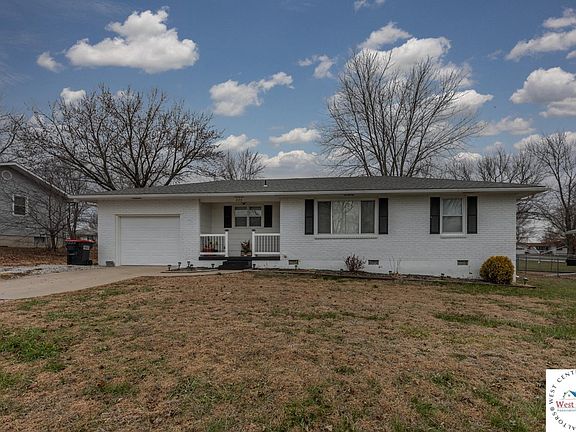 2nd image of 275 Jenny Ln