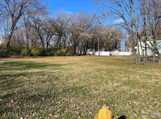 908 SE 10th Ave, Topeka, KS 66607