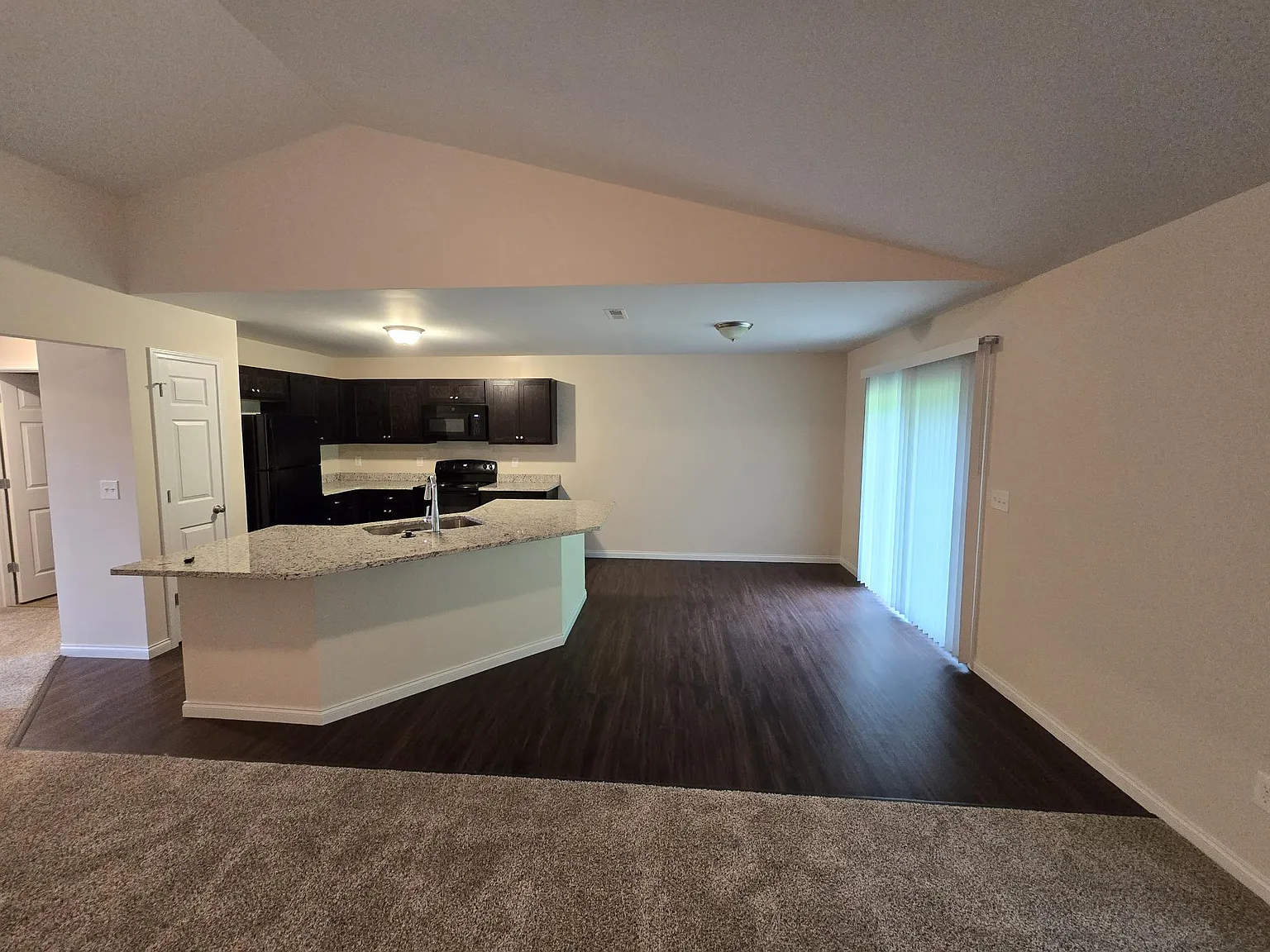 3 bed, 1500 sqft, $2,200 — Photo 3