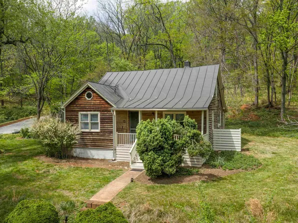 3898 Vineyard Rd, Barboursville, VA 22923