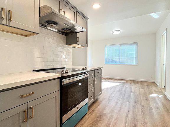 4th image of 558 S Park Victoria Dr