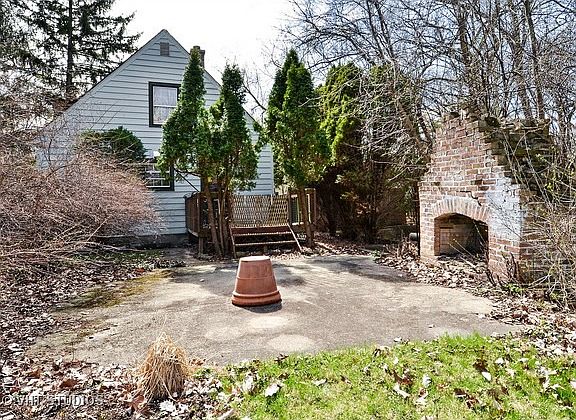5th image of 1327 Nyoda Pl