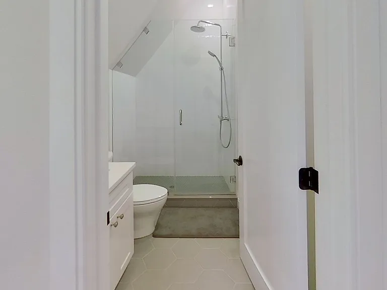 80 Linden St #4 — Photo 10