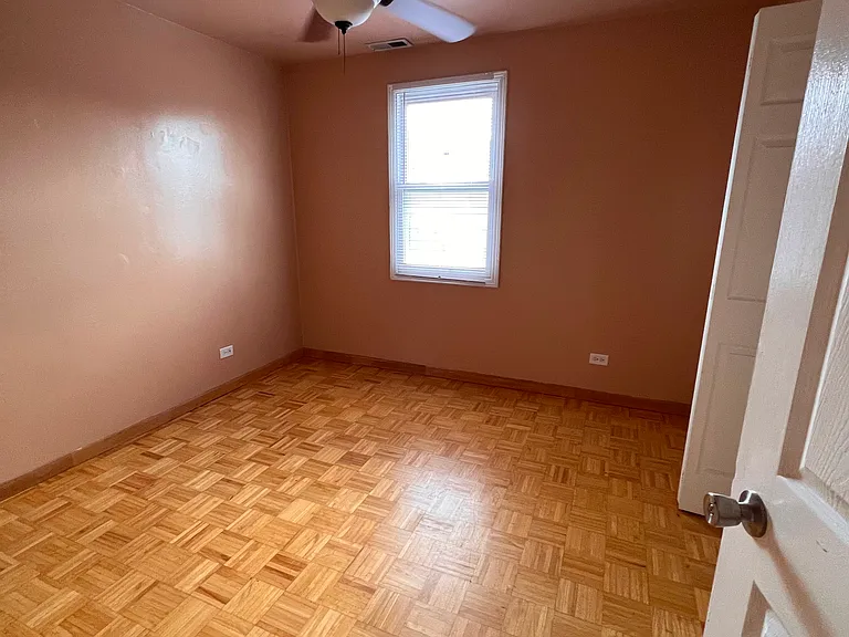 5242 W Roscoe St #2 — Photo 9
