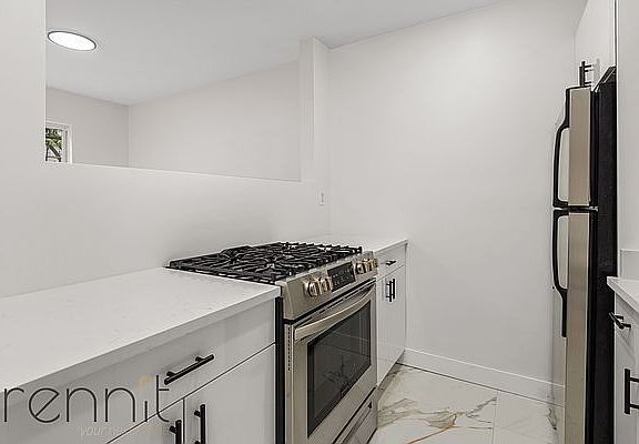 5th image of 718 De Kalb Ave #2