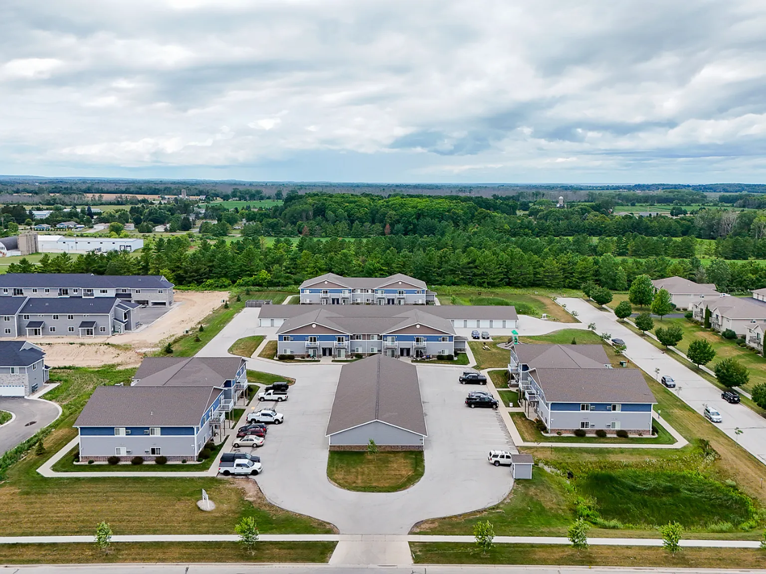 SCS Sturgeon Bay Estates Apartment Community — Photo 1
