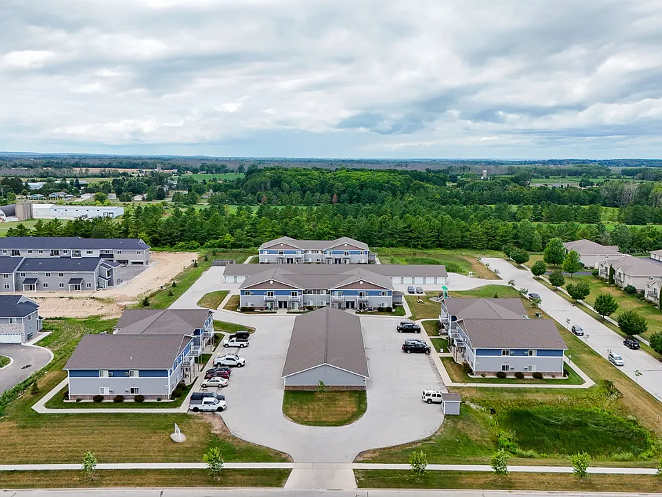 SCS Sturgeon Bay Estates Apartment Community