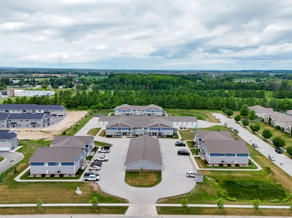 SCS Sturgeon Bay Estates Apartment Community