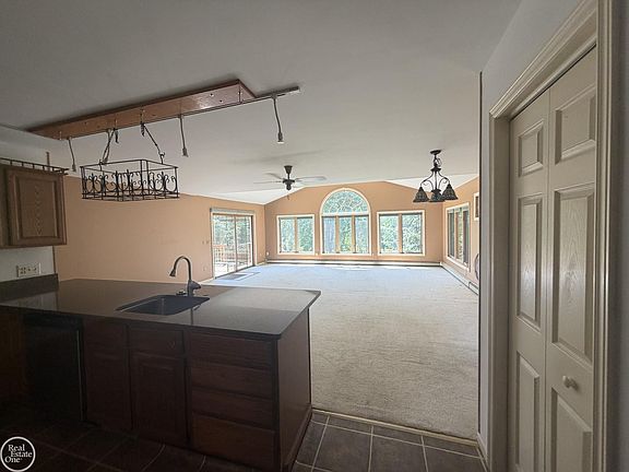 4th image of 4063 N River Rd