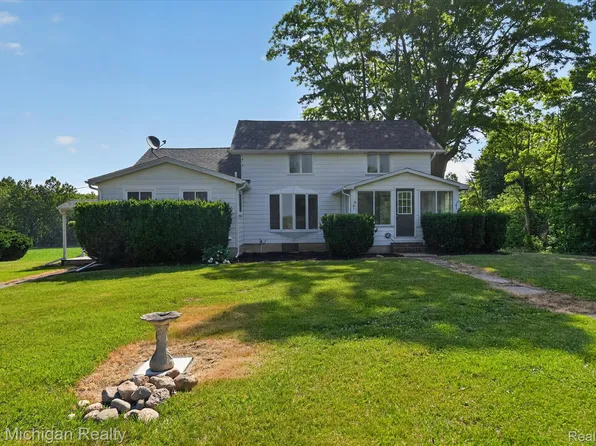 11374 Lahring Rd, Byron, MI 48418