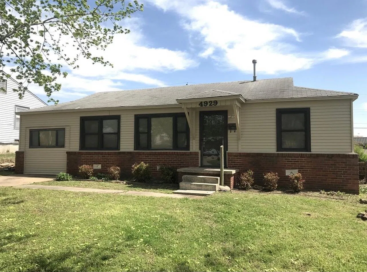 3 bed, 1104 sqft, $1,200 — Photo 1