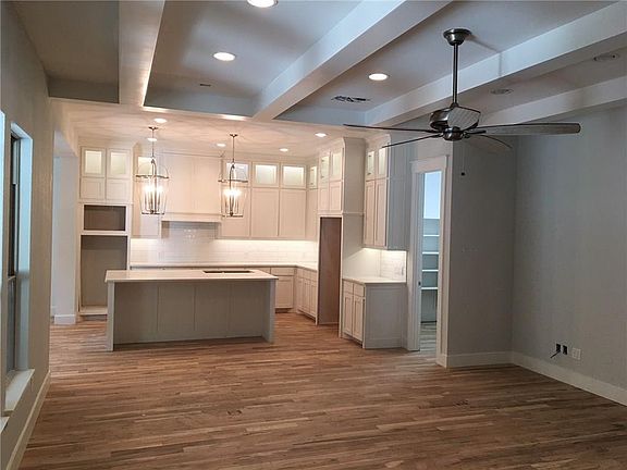 2nd image of 365 Parkview Ln