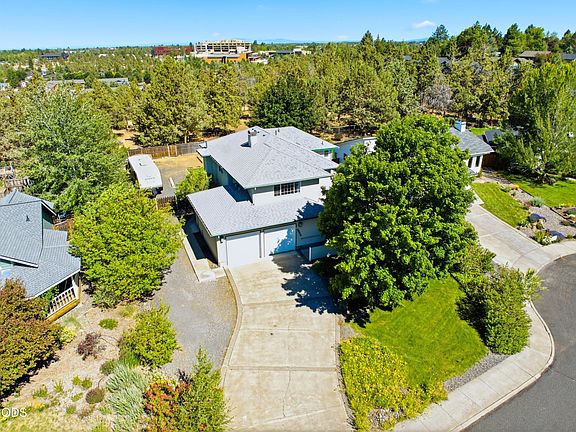 4th image of 2034 NE Bluebird Ct