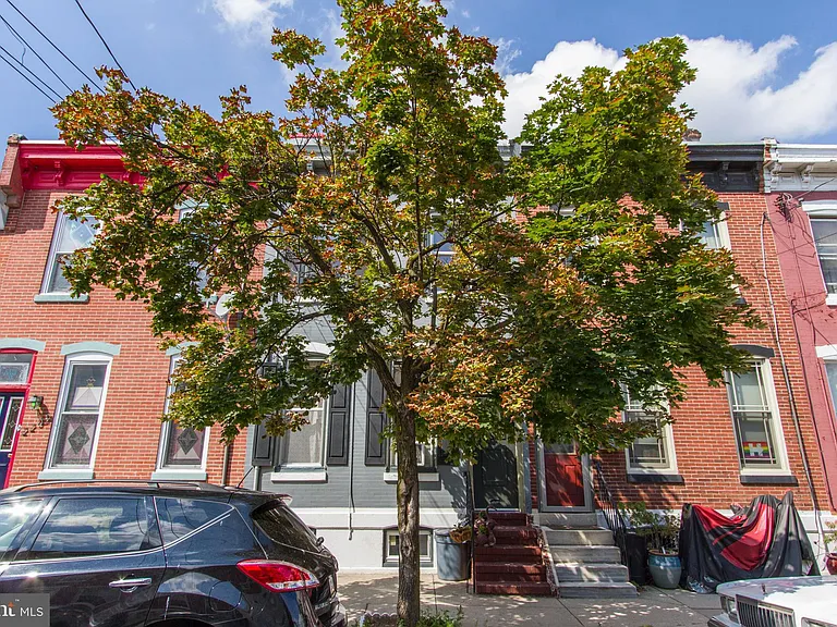 2207 Catharine St #2 — Photo 2