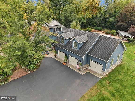 2nd image of 3295 Springview Dr