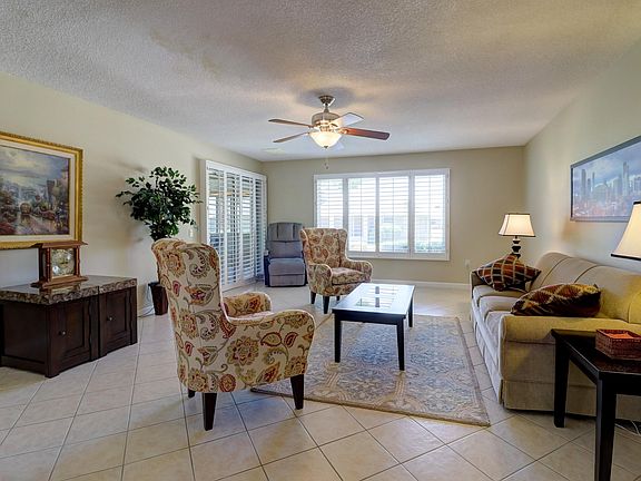 2nd image of 12835 Ashwood Dr