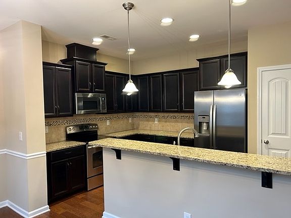 3rd image of 738 Keystone Park Dr